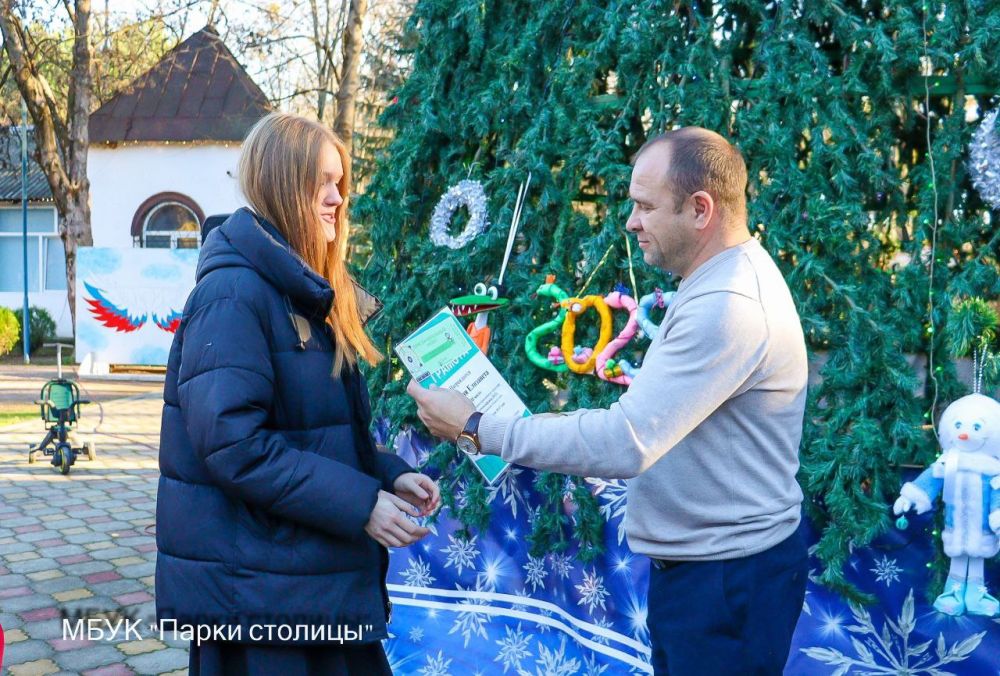 В Детском парке наградили победителей и участников конкурса «Лучшая новогодняя игрушка- 2025» В Детском парке наградили победителей и участников конкурса «Лучшая новогодняя игрушка- 2025»
