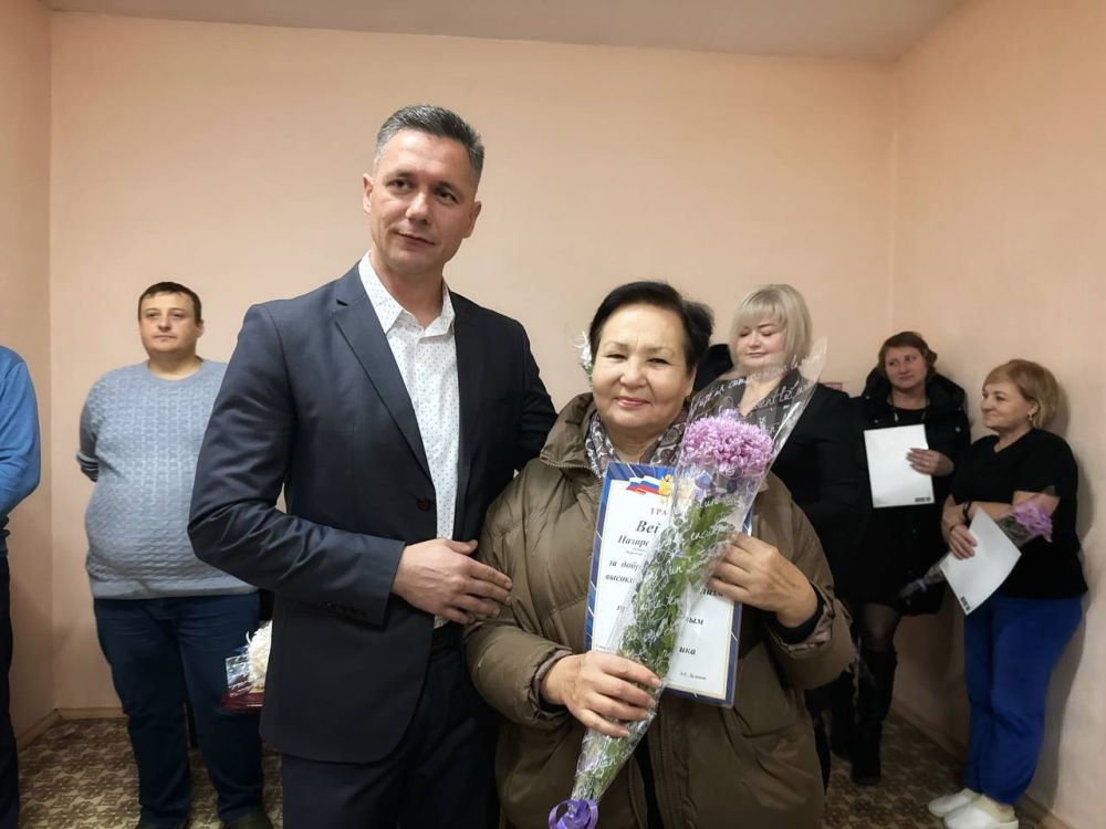 Александр Дудинов: В преддверии праздника — Дня энергетика поздравил коллектив Черноморского РЭС с профессиональным праздником Александр Дудинов: В преддверии праздника — Дня энергетика поздравил коллектив Черноморского РЭС с профессиональным праздником