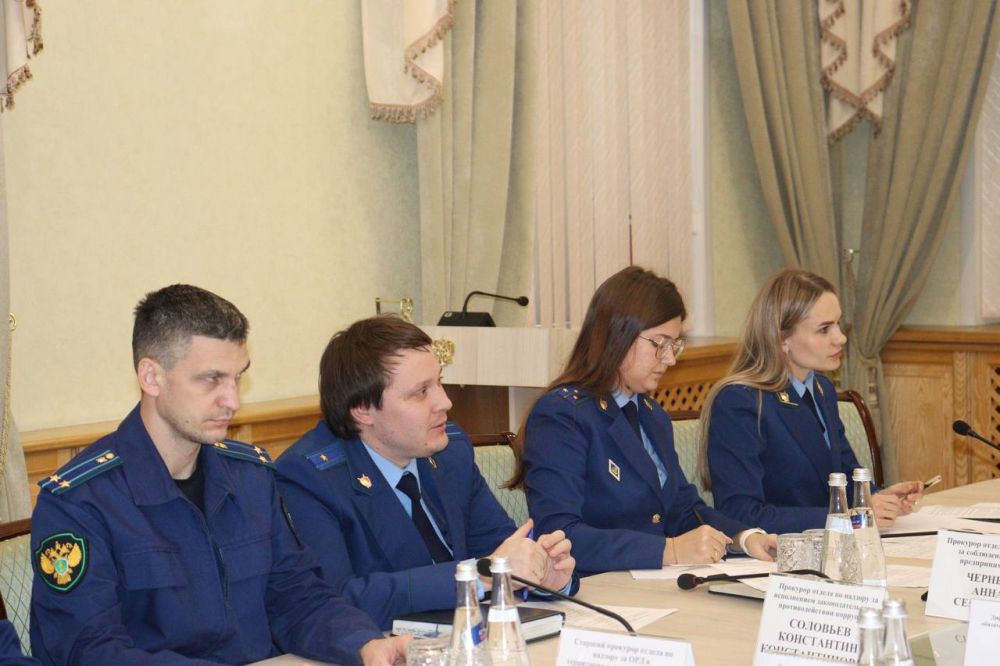 В прокуратуре Республики Крым под руководством первого заместителя прокурора республики Павла Смагоринского состоялось заседание межведомственной рабочей группы по защите прав предпринимателей В прокуратуре Республики Крым под руководством первого заместителя прокурора республики Павла Смагоринского состоялось заседание межведомственной рабочей группы по защите прав предпринимателей