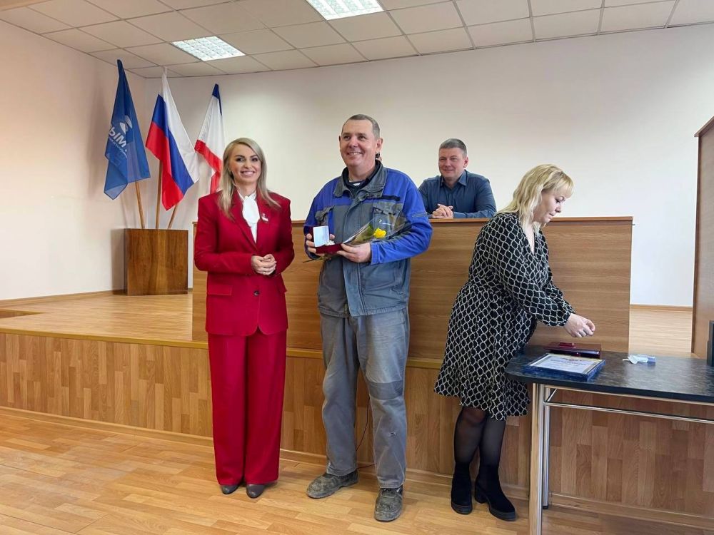 Анастасия Гридчина: На Симферопольском АО «КрымТец», прошло торжественное мероприятие, посвященное профессиональному празднику — Дню энергетика Анастасия Гридчина: На Симферопольском АО «КрымТец», прошло торжественное мероприятие, посвященное профессиональному празднику — Дню энергетика