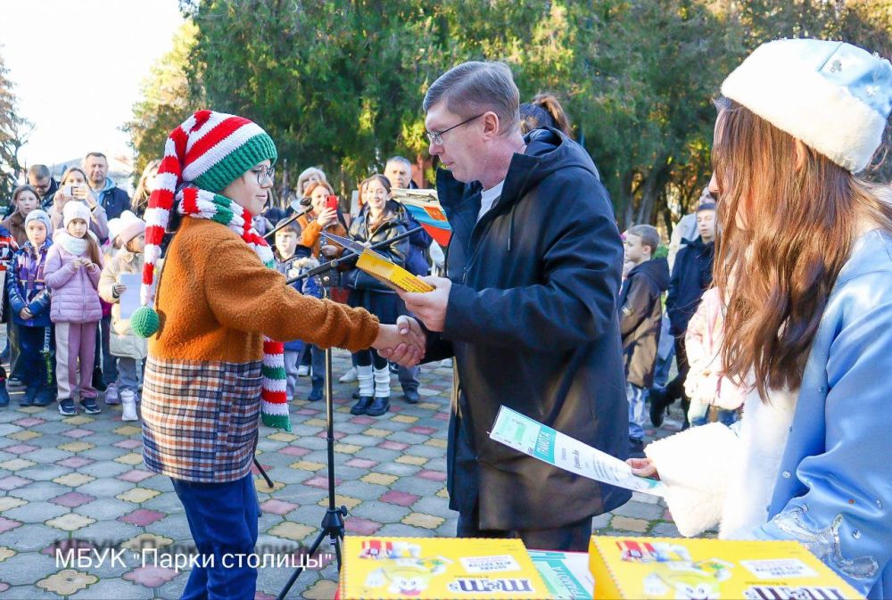 В Детском парке наградили победителей и участников конкурса «Лучшая новогодняя игрушка- 2025» В Детском парке наградили победителей и участников конкурса «Лучшая новогодняя игрушка- 2025»