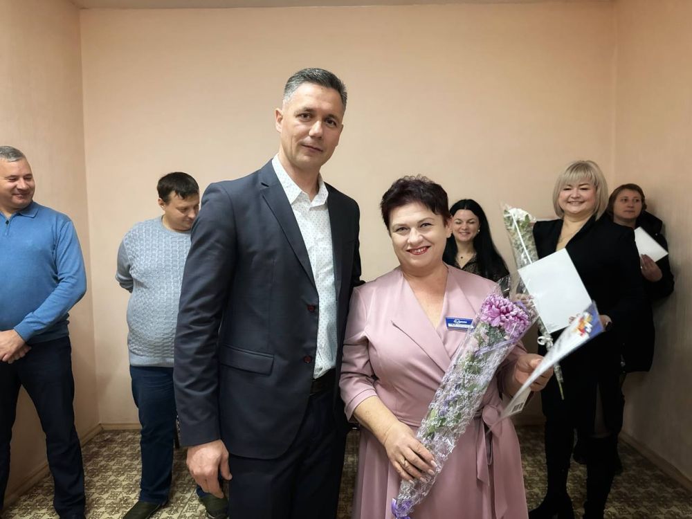 Александр Дудинов: В преддверии праздника — Дня энергетика поздравил коллектив Черноморского РЭС с профессиональным праздником Александр Дудинов: В преддверии праздника — Дня энергетика поздравил коллектив Черноморского РЭС с профессиональным праздником