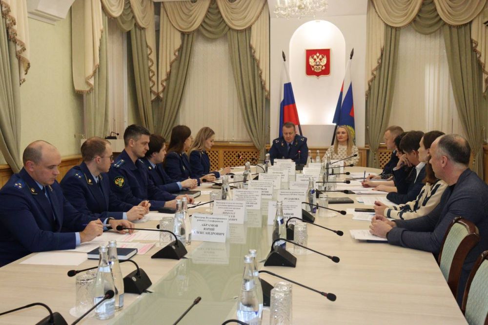 В прокуратуре Республики Крым под руководством первого заместителя прокурора республики Павла Смагоринского состоялось заседание межведомственной рабочей группы по защите прав предпринимателей В прокуратуре Республики Крым под руководством первого заместителя прокурора республики Павла Смагоринского состоялось заседание межведомственной рабочей группы по защите прав предпринимателей