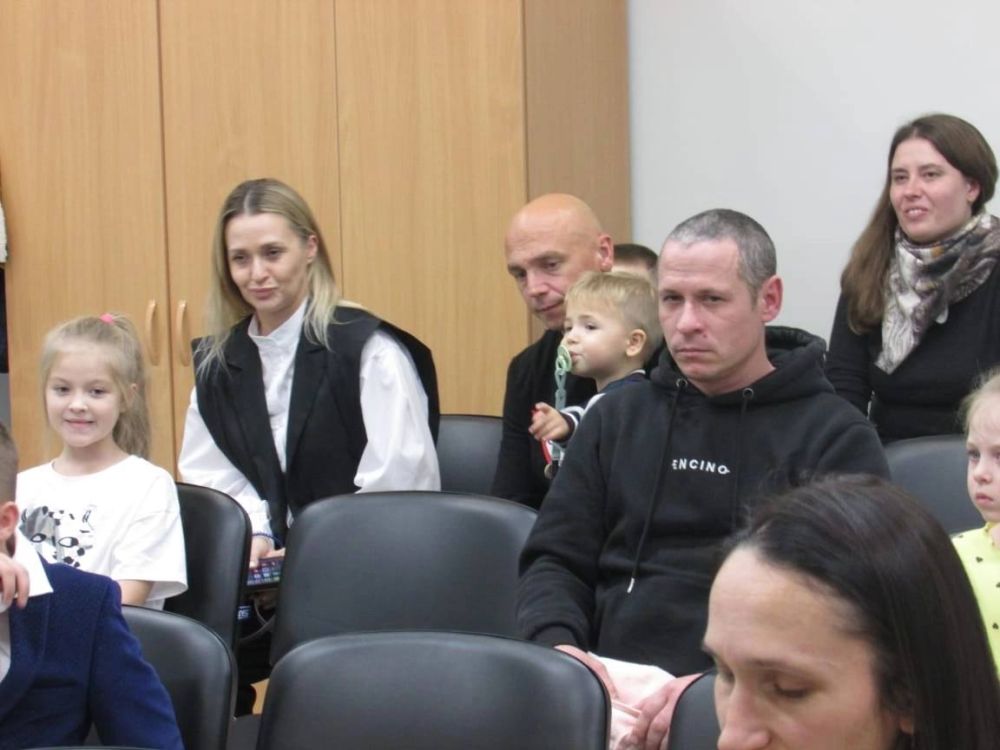 Ольга Торубарова: Поблагодарила сотрудников Училища Олимпийского Резерва Республики Крым (Краснолесье) за работу и поздравила детей сотрудников УОР с наступающим 2025 годом! Ольга Торубарова: Поблагодарила сотрудников Училища Олимпийского Резерва Республики Крым (Краснолесье) за работу и поздравила детей сотрудников УОР с наступающим 2025 годом!