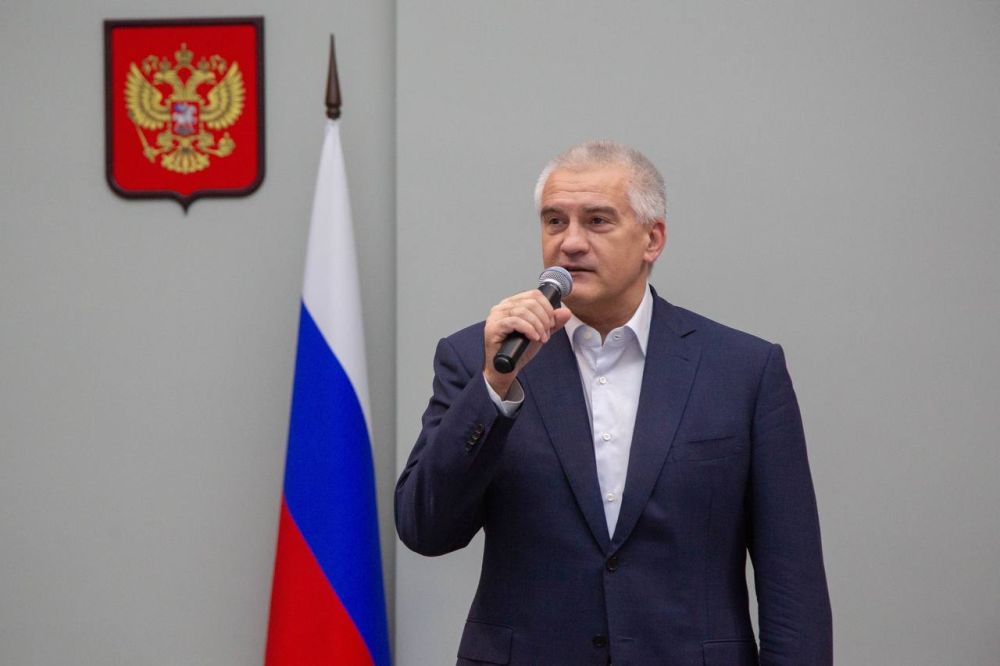 В канун Дня энергетика в Симферополе поздравили работников энергетической промышленности, охватывающей выработку, передачу и сбыт потребителям электрической и тепловой энергии В канун Дня энергетика в Симферополе поздравили работников энергетической промышленности, охватывающей выработку, передачу и сбыт потребителям электрической и тепловой энергии