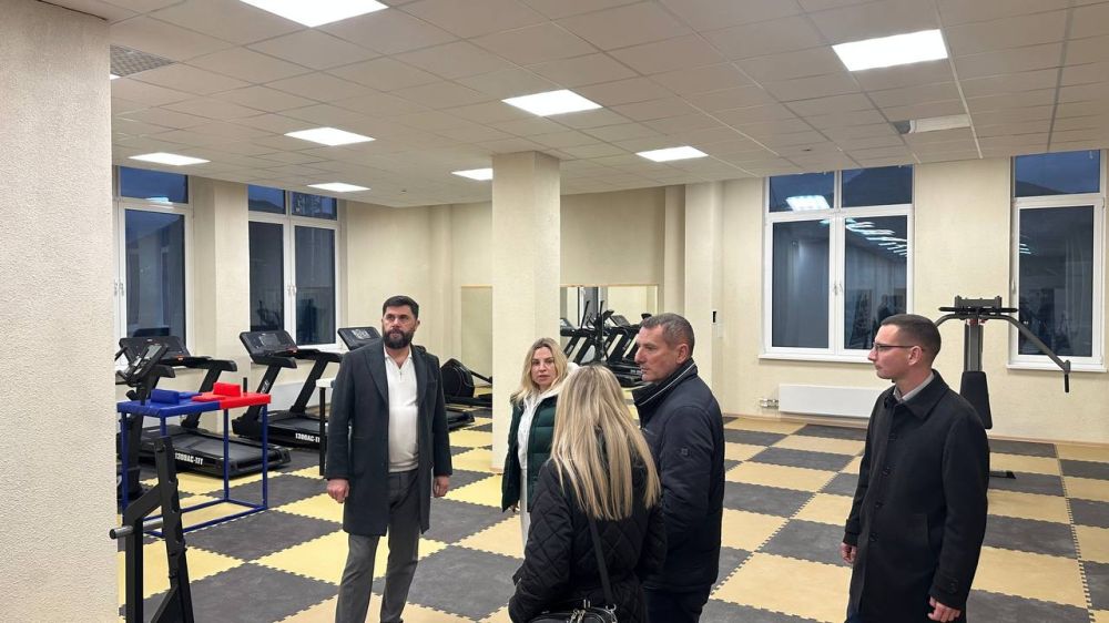 Шериф Османов: Вместе с министром выехали в город Судак, где завершается строительство физкультурно-оздоровительного комплекса Шериф Османов: Вместе с министром выехали в город Судак, где завершается строительство физкультурно-оздоровительного комплекса