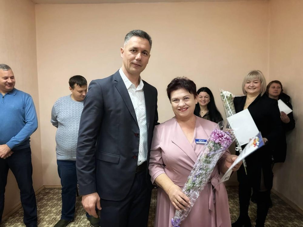 В преддверии праздника — Дня энергетика Александр Дудинов поздравил коллектив Черноморского РЭС с профессиональным праздником В преддверии праздника — Дня энергетика Александр Дудинов поздравил коллектив Черноморского РЭС с профессиональным праздником