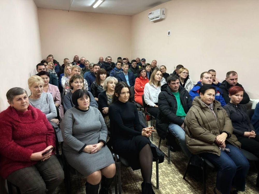 В преддверии праздника — Дня энергетика Александр Дудинов поздравил коллектив Черноморского РЭС с профессиональным праздником В преддверии праздника — Дня энергетика Александр Дудинов поздравил коллектив Черноморского РЭС с профессиональным праздником