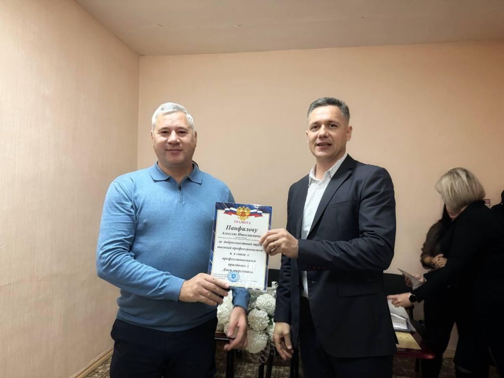 В преддверии праздника — Дня энергетика Александр Дудинов поздравил коллектив Черноморского РЭС с профессиональным праздником В преддверии праздника — Дня энергетика Александр Дудинов поздравил коллектив Черноморского РЭС с профессиональным праздником