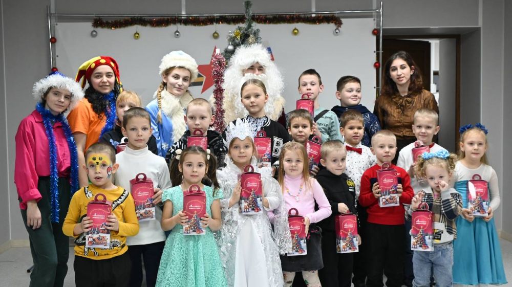 Праздник добрых дел. С 9 по 19 декабря студенческие отряды Республики Крым провели ежегодную акцию «Новый год, берём и делаем», направленную на поддержку детей из семей участников СВО Праздник добрых дел. С 9 по 19 декабря студенческие отряды Республики Крым провели ежегодную акцию «Новый год, берём и делаем», направленную на поддержку детей из семей участников СВО