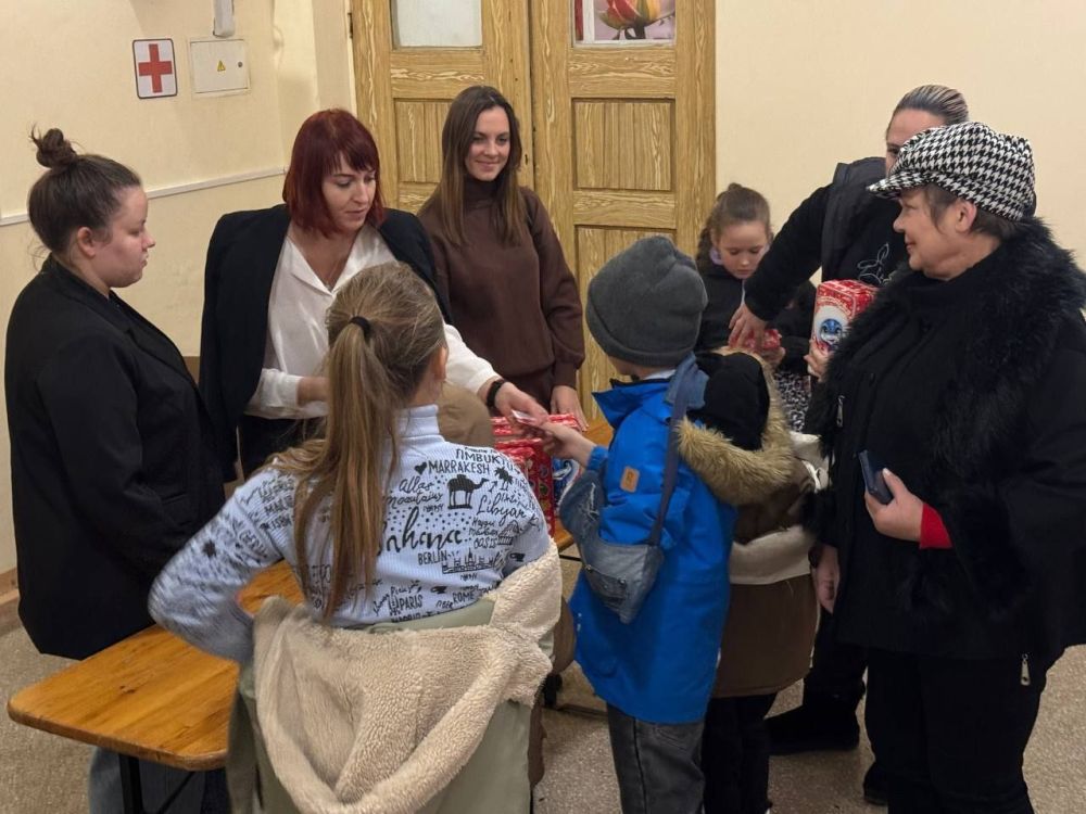 В преддверии Нового года Госкомнац Крыма и Дом дружбы народов организовали традиционную межнациональную Ёлку Дружбы для детей льготной категории граждан и семей участников Специальной военной операции В преддверии Нового года Госкомнац Крыма и Дом дружбы народов организовали традиционную межнациональную Ёлку Дружбы для детей льготной категории граждан и семей участников Специальной военной операции