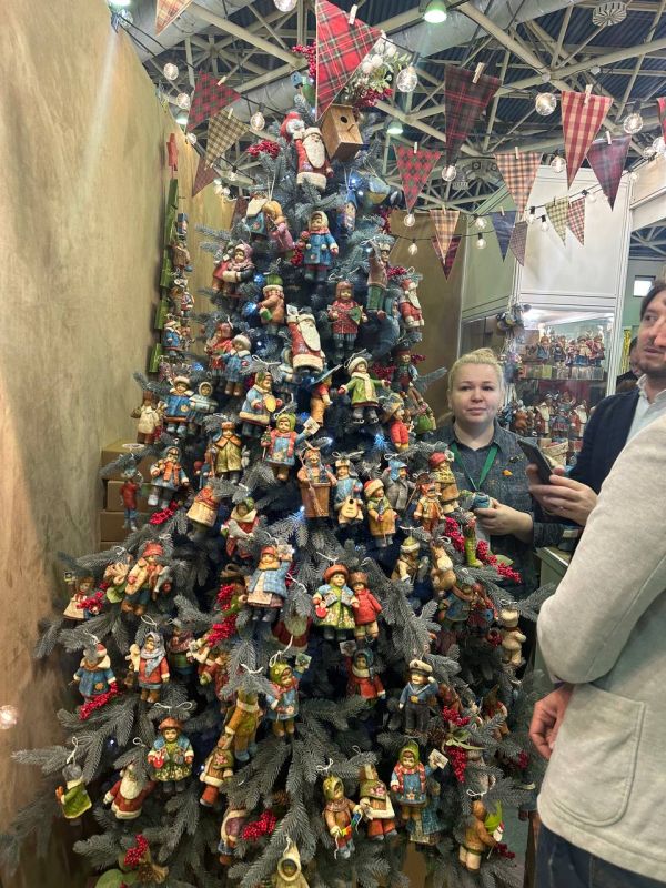 Мария Захарова: В Москве проходит выставка-ярмарка традиционных промыслов России Мария Захарова: В Москве проходит выставка-ярмарка традиционных промыслов России