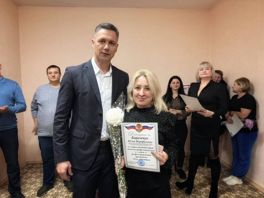 В преддверии праздника — Дня энергетика Александр Дудинов поздравил коллектив Черноморского РЭС с профессиональным праздником В преддверии праздника — Дня энергетика Александр Дудинов поздравил коллектив Черноморского РЭС с профессиональным праздником