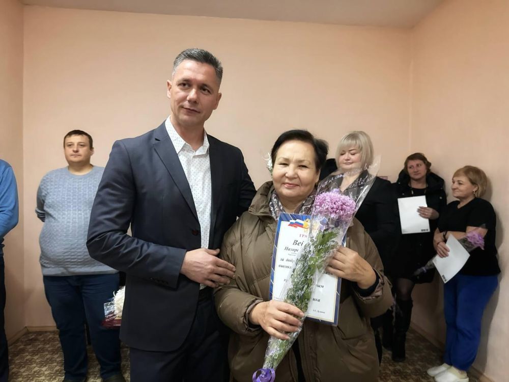 В преддверии праздника — Дня энергетика Александр Дудинов поздравил коллектив Черноморского РЭС с профессиональным праздником В преддверии праздника — Дня энергетика Александр Дудинов поздравил коллектив Черноморского РЭС с профессиональным праздником