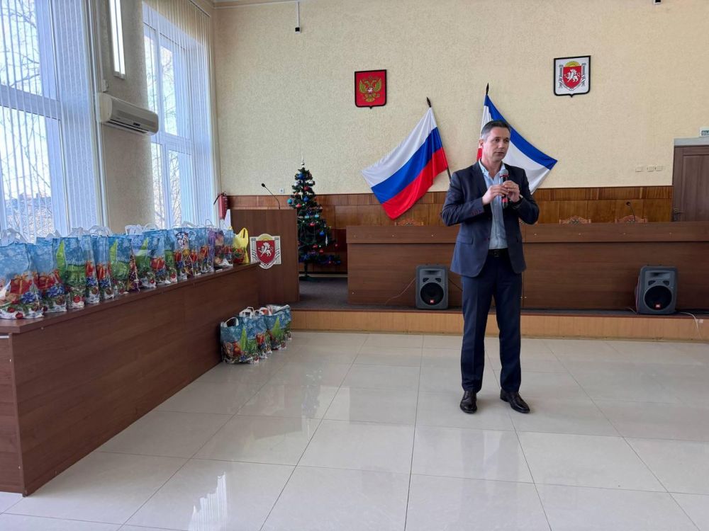 Спасибо Героям!. В День Святого Николая Чудотворца Совместно с депутатом Госсовета Крыма Жанной Хуторенко, председателем Черноморского районного совета Алексеем Шипицыным вручили подарки семьям участников СВО... Спасибо Героям!. В День Святого Николая Чудотворца Совместно с депутатом Госсовета Крыма Жанной Хуторенко, председателем Черноморского районного совета Алексеем Шипицыным вручили подарки семьям участников СВО...