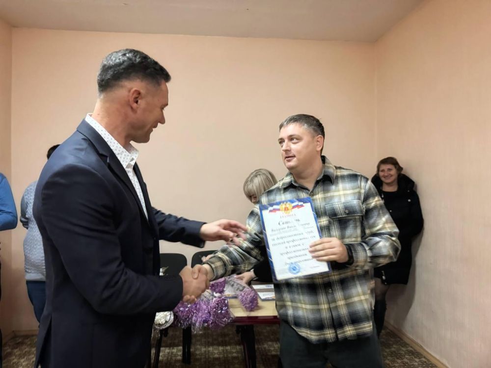 В преддверии праздника — Дня энергетика Александр Дудинов поздравил коллектив Черноморского РЭС с профессиональным праздником В преддверии праздника — Дня энергетика Александр Дудинов поздравил коллектив Черноморского РЭС с профессиональным праздником