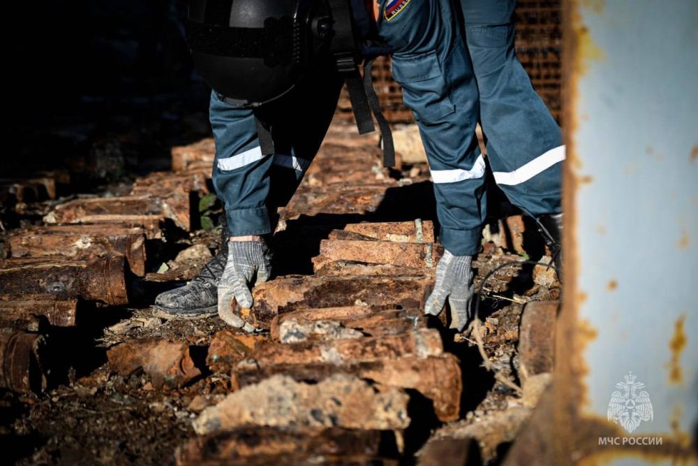 Полтысячи взрывоопасных предметов уничтожили в Севастополе сотрудники МЧС России за неделю Полтысячи взрывоопасных предметов уничтожили в Севастополе сотрудники МЧС России за неделю