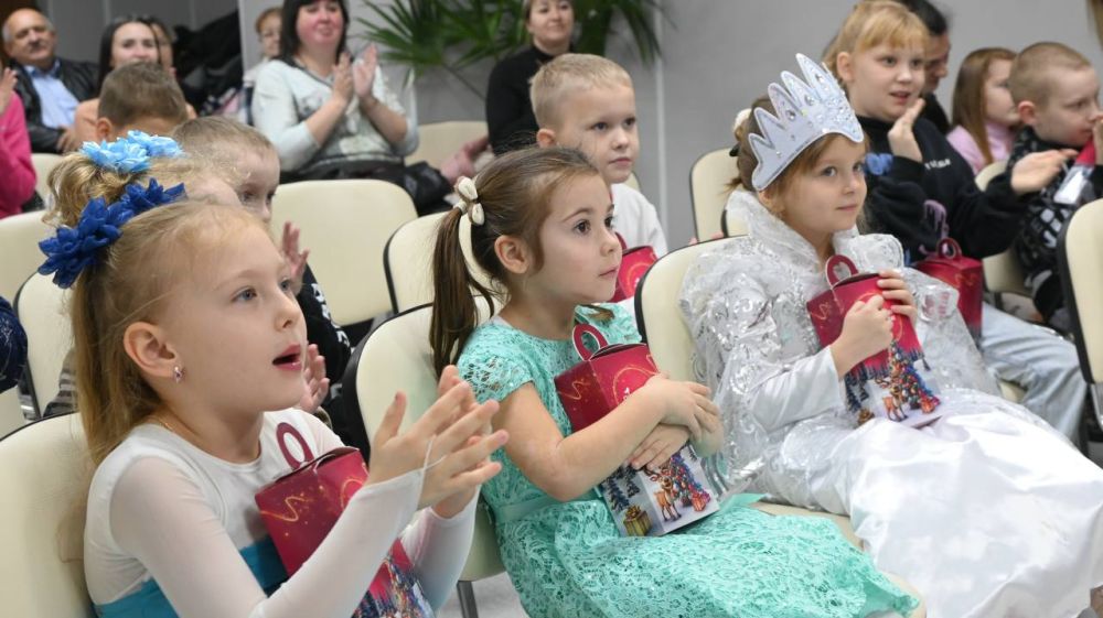 Праздник добрых дел. С 9 по 19 декабря студенческие отряды Республики Крым провели ежегодную акцию «Новый год, берём и делаем», направленную на поддержку детей из семей участников СВО Праздник добрых дел. С 9 по 19 декабря студенческие отряды Республики Крым провели ежегодную акцию «Новый год, берём и делаем», направленную на поддержку детей из семей участников СВО