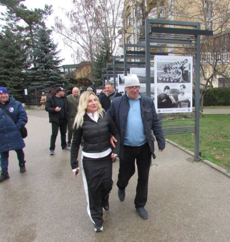 Ольга Торубарова: Сегодня в нашем городе Симферополе в парке Гагарина открылась фотогалерея о легендарном футбольном клубе «Таврия» Ольга Торубарова: Сегодня в нашем городе Симферополе в парке Гагарина открылась фотогалерея о легендарном футбольном клубе «Таврия»