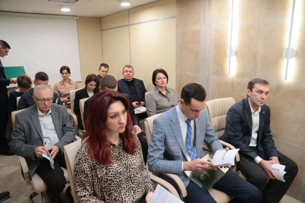 Владимир Константинов поздравил коллектив Республиканской детской клинической больницы с завершением капитального ремонта и вручил сертификат номиналом 5 млн рублей на приобретение мебели и дооснащение медицинским... Владимир Константинов поздравил коллектив Республиканской детской клинической больницы с завершением капитального ремонта и вручил сертификат номиналом 5 млн рублей на приобретение мебели и дооснащение медицинским...