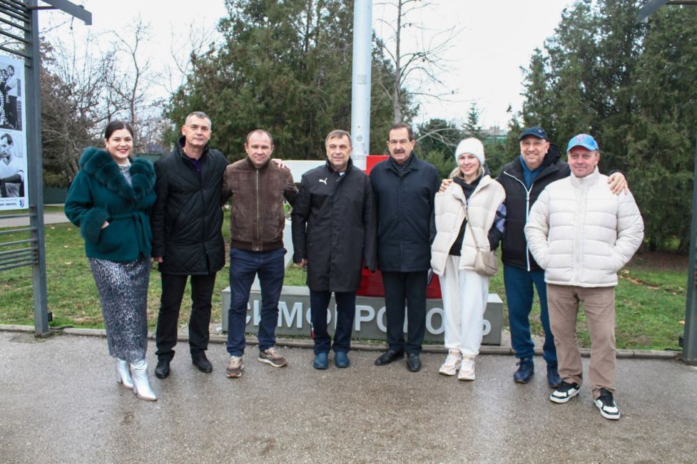 22 декабря в парке имени Юрия Гагарина состоялось торжественное открытие уникальной фотовыставки, подготовленной администрацией города Симферополя в сотрудничестве с футбольным клубом «Таврия» к полувековому юбилею... 22 декабря в парке имени Юрия Гагарина состоялось торжественное открытие уникальной фотовыставки, подготовленной администрацией города Симферополя в сотрудничестве с футбольным клубом «Таврия» к полувековому юбилею...