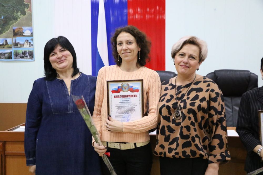 Ольга Урайкина: Перед аппаратным совещанием состоялось торжественное награждение сотрудников государственного бюджетного учреждения дополнительного образования Республики Крым "Спортивная школа №7" и Крымской республиканской... Ольга Урайкина: Перед аппаратным совещанием состоялось торжественное награждение сотрудников государственного бюджетного учреждения дополнительного образования Республики Крым "Спортивная школа №7" и Крымской республиканской...