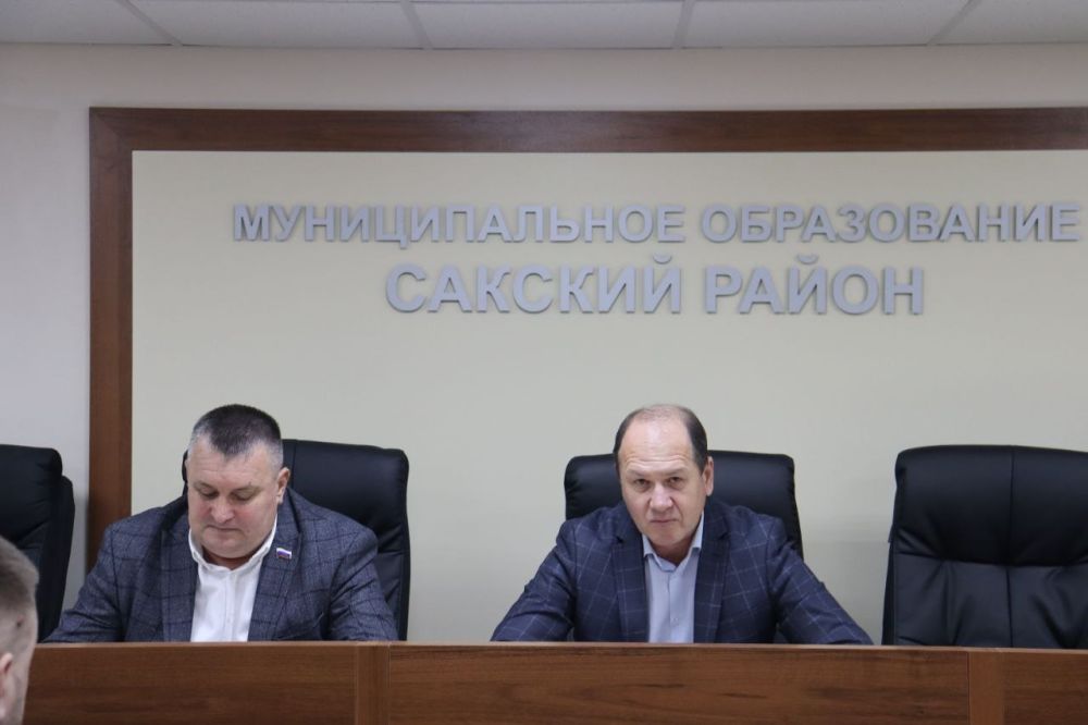 Владислав Хаджиев: Утро новой трудовой недели начали с традиционного аппаратного совещания с начальниками структурных подразделений администрации, руководителями предприятий и организаций района Владислав Хаджиев: Утро новой трудовой недели начали с традиционного аппаратного совещания с начальниками структурных подразделений администрации, руководителями предприятий и организаций района