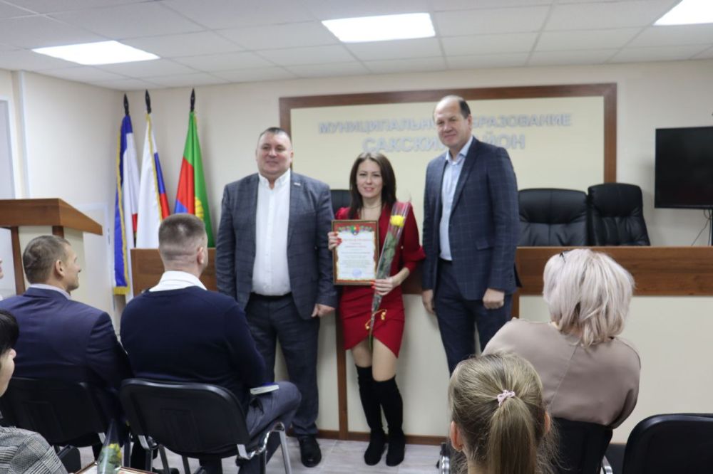 Владислав Хаджиев: Утро новой трудовой недели начали с традиционного аппаратного совещания с начальниками структурных подразделений администрации, руководителями предприятий и организаций района Владислав Хаджиев: Утро новой трудовой недели начали с традиционного аппаратного совещания с начальниками структурных подразделений администрации, руководителями предприятий и организаций района