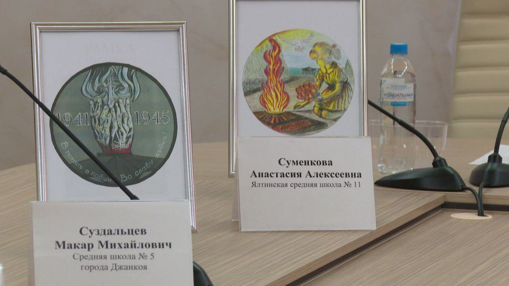 Бесценная монета. В Симферополе подвели итоги конкурса «80 лет Победы глазами детей Республики Крым». Участникам предлагали изобразить дизайн монеты, которую выпустит Центробанк к 9 мая 2025 года. Всего в конкурсе было три... Бесценная монета. В Симферополе подвели итоги конкурса «80 лет Победы глазами детей Республики Крым». Участникам предлагали изобразить дизайн монеты, которую выпустит Центробанк к 9 мая 2025 года. Всего в конкурсе было три...