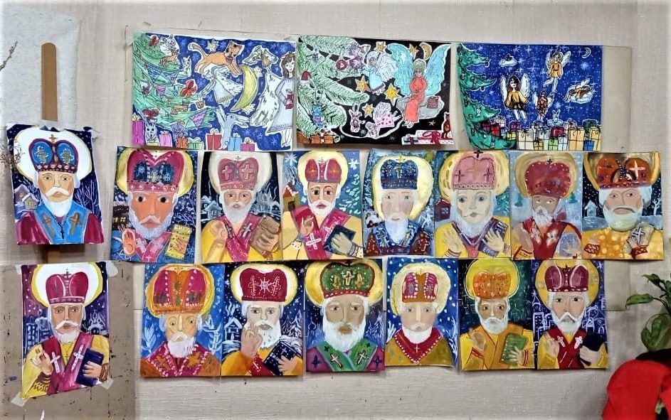 Новогоднее волшебство в красках: юные художники оживляют Снегурочку и Святого Николая Новогоднее волшебство в красках: юные художники оживляют Снегурочку и Святого Николая