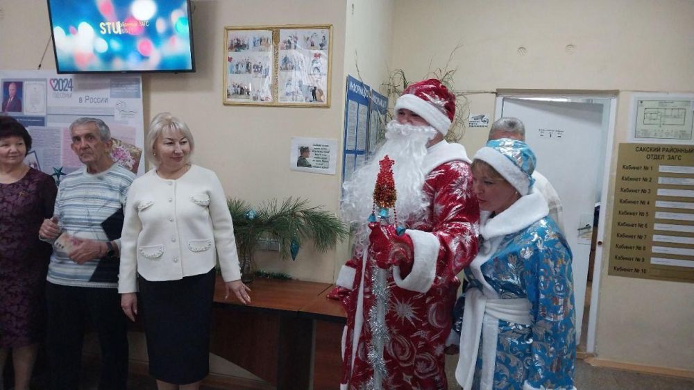 В канун закрытия Года семьи с Сакским районным отделом ЗАГСа провели церемонию празднования золотого 50- летнего юбилея совместной жизни семьи Юрец из с.Червоное Ореховского сельского поселения Сакского района В канун закрытия Года семьи с Сакским районным отделом ЗАГСа провели церемонию празднования золотого 50- летнего юбилея совместной жизни семьи Юрец из с.Червоное Ореховского сельского поселения Сакского района