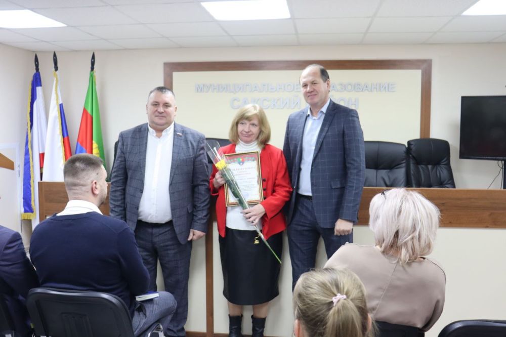 Владислав Хаджиев: Утро новой трудовой недели начали с традиционного аппаратного совещания с начальниками структурных подразделений администрации, руководителями предприятий и организаций района Владислав Хаджиев: Утро новой трудовой недели начали с традиционного аппаратного совещания с начальниками структурных подразделений администрации, руководителями предприятий и организаций района