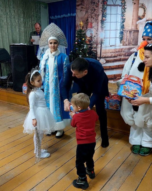 В селах и поселках Феодосийского округа проходят новогодние утренники для детей из семей льготной категории В селах и поселках Феодосийского округа проходят новогодние утренники для детей из семей льготной категории