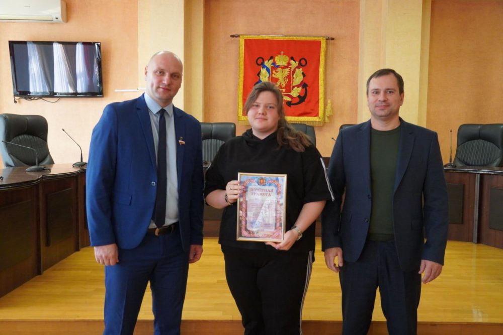 В Керчи подвели итоги конкурса на лучшее новогоднее оформление объектов В Керчи подвели итоги конкурса на лучшее новогоднее оформление объектов