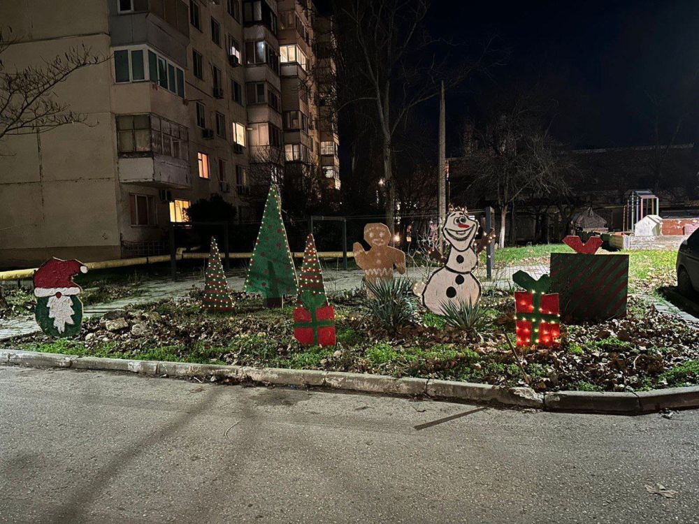 В Керчи подвели итоги конкурса на лучшее новогоднее оформление объектов В Керчи подвели итоги конкурса на лучшее новогоднее оформление объектов