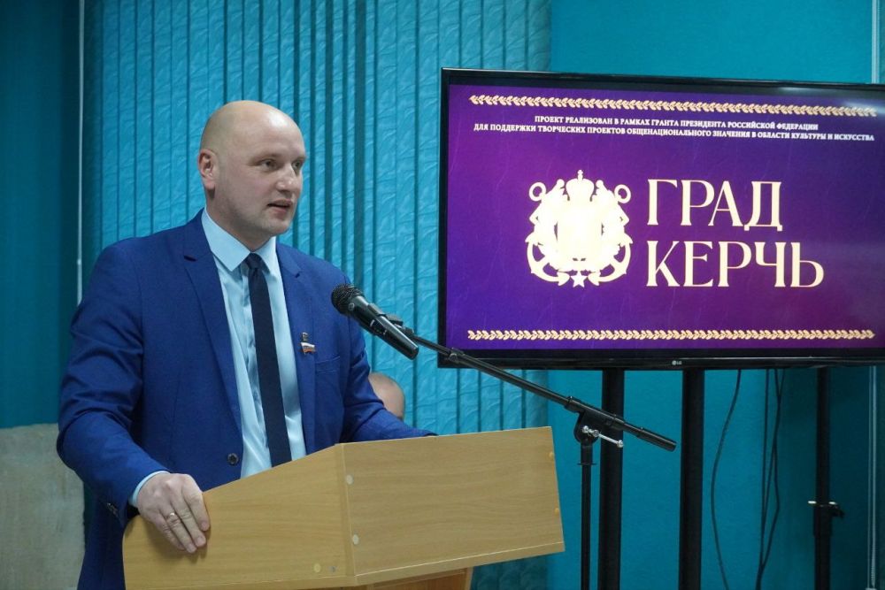 #городские_новости. В Керчи состоялась презентация нового издания - интерактивной энциклопедии "Град Керчь". На её презентации в музее каменных древностей сегодня побывали глава муниципального образования Денис КОЛЕСНИК... #городские_новости. В Керчи состоялась презентация нового издания - интерактивной энциклопедии "Град Керчь". На её презентации в музее каменных древностей сегодня побывали глава муниципального образования Денис КОЛЕСНИК...
