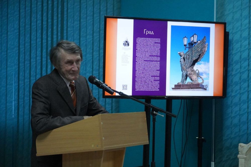 #городские_новости. В Керчи состоялась презентация нового издания - интерактивной энциклопедии "Град Керчь". На её презентации в музее каменных древностей сегодня побывали глава муниципального образования Денис КОЛЕСНИК... #городские_новости. В Керчи состоялась презентация нового издания - интерактивной энциклопедии "Град Керчь". На её презентации в музее каменных древностей сегодня побывали глава муниципального образования Денис КОЛЕСНИК...