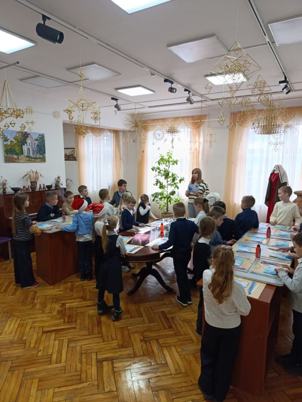 В Алуштинском историко-краеведческом музее проходят мастер-классы «Здравствуй, зимнее волшебство!» В Алуштинском историко-краеведческом музее проходят мастер-классы «Здравствуй, зимнее волшебство!»