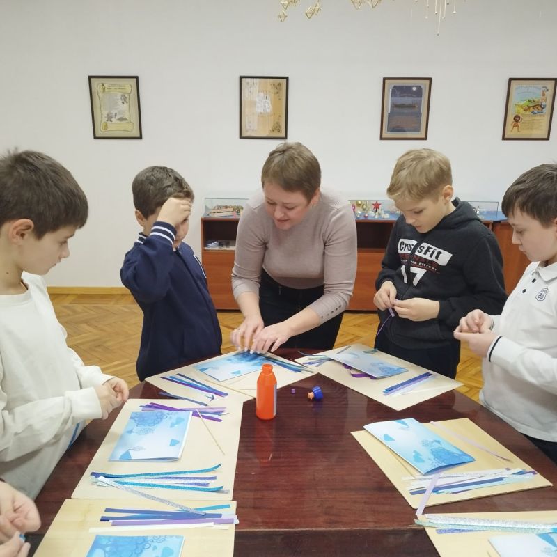 В Алуштинском историко-краеведческом музее проходят мастер-классы «Здравствуй, зимнее волшебство!» В Алуштинском историко-краеведческом музее проходят мастер-классы «Здравствуй, зимнее волшебство!»