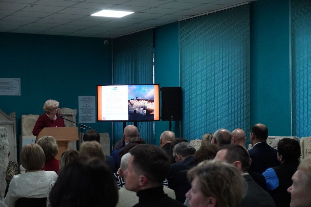 #городские_новости. В Керчи состоялась презентация нового издания - интерактивной энциклопедии "Град Керчь". На её презентации в музее каменных древностей сегодня побывали глава муниципального образования Денис КОЛЕСНИК... #городские_новости. В Керчи состоялась презентация нового издания - интерактивной энциклопедии "Град Керчь". На её презентации в музее каменных древностей сегодня побывали глава муниципального образования Денис КОЛЕСНИК...