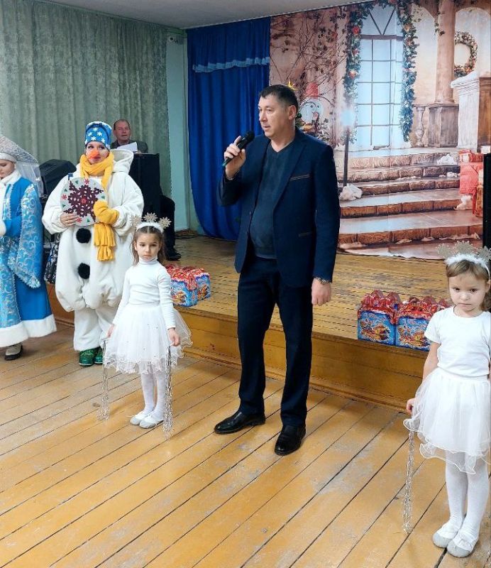 В селах и поселках Феодосийского округа проходят новогодние утренники для детей из семей льготной категории В селах и поселках Феодосийского округа проходят новогодние утренники для детей из семей льготной категории