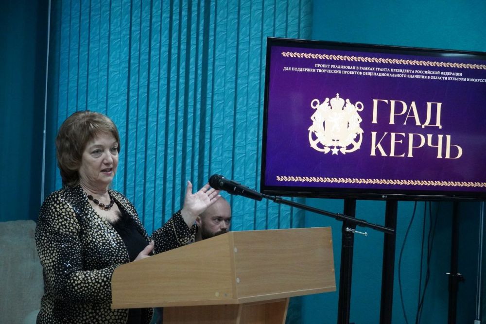 #городские_новости. В Керчи состоялась презентация нового издания - интерактивной энциклопедии "Град Керчь". На её презентации в музее каменных древностей сегодня побывали глава муниципального образования Денис КОЛЕСНИК... #городские_новости. В Керчи состоялась презентация нового издания - интерактивной энциклопедии "Град Керчь". На её презентации в музее каменных древностей сегодня побывали глава муниципального образования Денис КОЛЕСНИК...