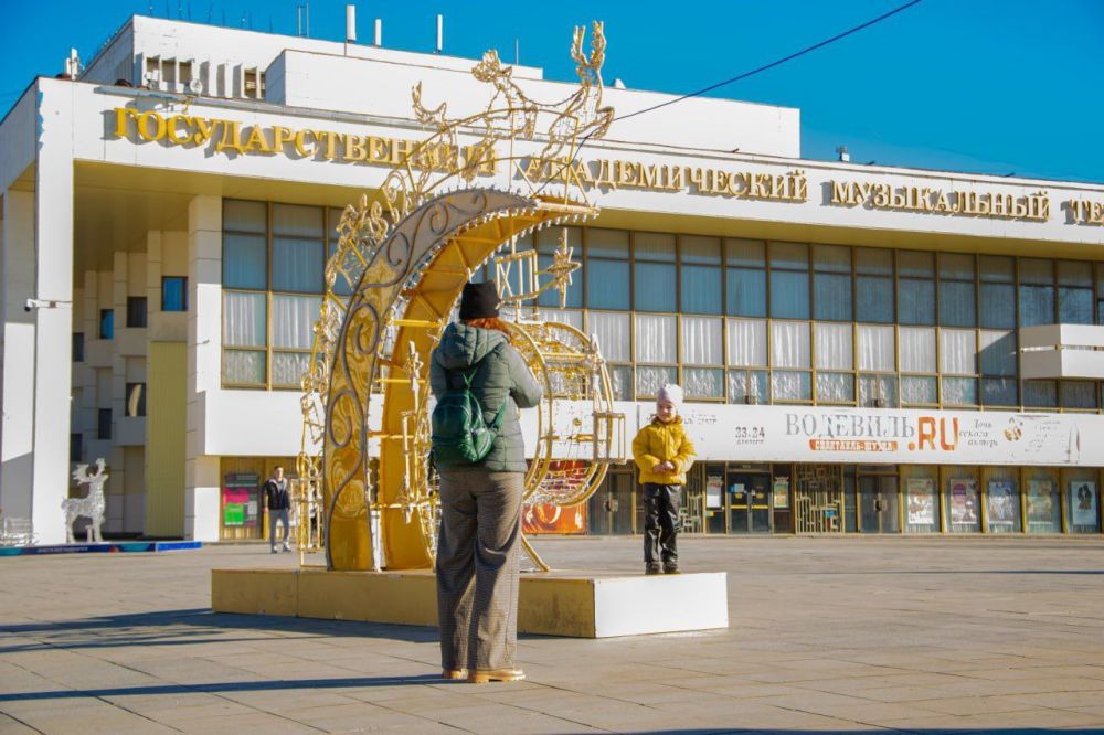 На улицах крымской столицы уже царит новогодняя атмосфера! На улицах крымской столицы уже царит новогодняя атмосфера!
