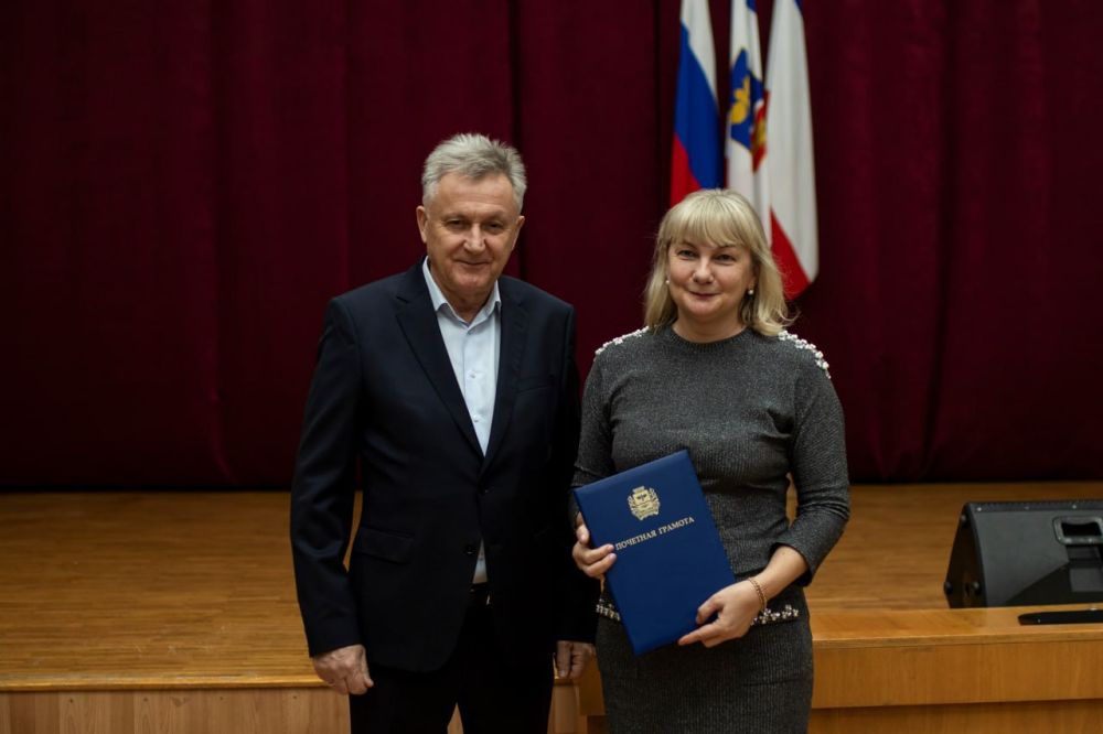 24 декабря в крымской столице состоялось праздничное предновогоднее мероприятие для членов территориальных и участковых избирательных комиссий 24 декабря в крымской столице состоялось праздничное предновогоднее мероприятие для членов территориальных и участковых избирательных комиссий