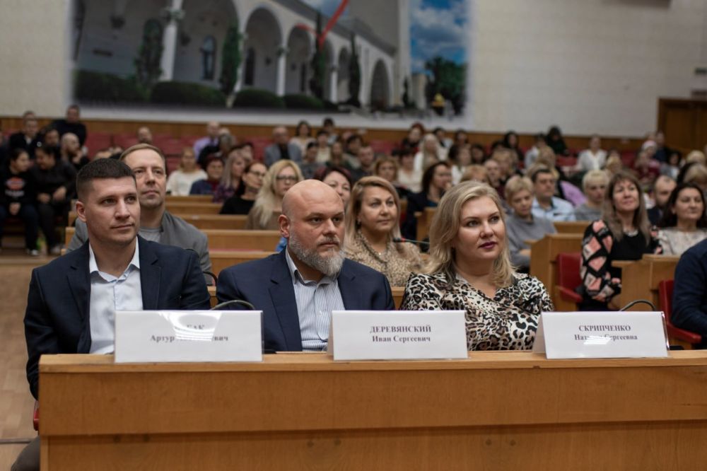 24 декабря в крымской столице состоялось праздничное предновогоднее мероприятие для членов территориальных и участковых избирательных комиссий 24 декабря в крымской столице состоялось праздничное предновогоднее мероприятие для членов территориальных и участковых избирательных комиссий