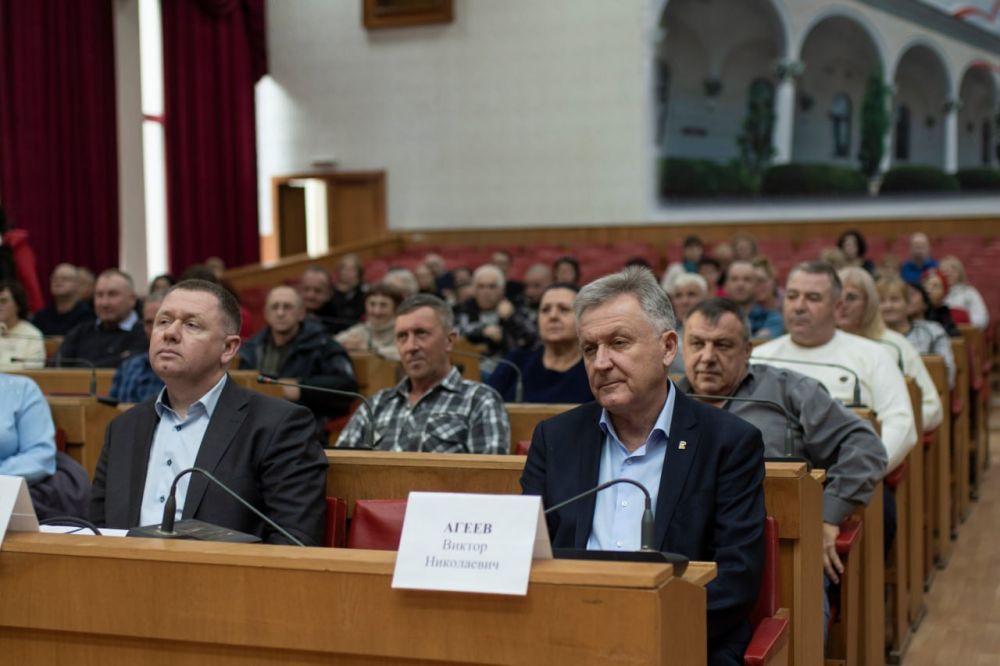 В администрации крымской столицы состоялся новогодний концерт для представителей муниципальных бюджетных учреждений города Симферополя В администрации крымской столицы состоялся новогодний концерт для представителей муниципальных бюджетных учреждений города Симферополя