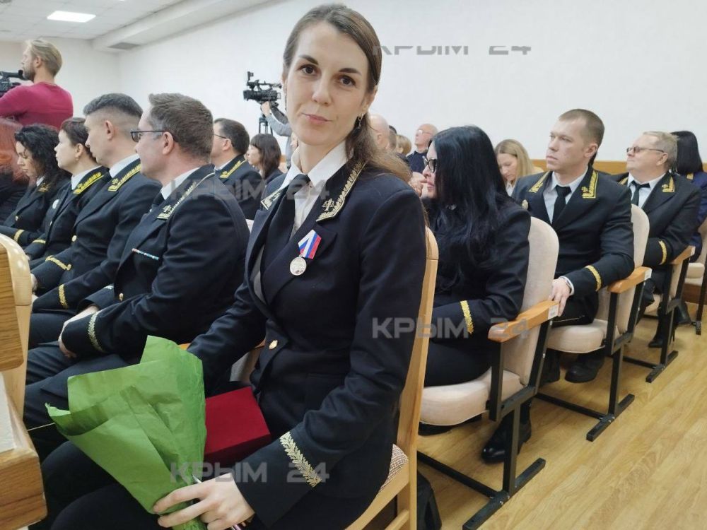 Сотрудникам арбитражных судов Севастополя и Республики Крым вручили ведомственные награды в честь десятилетия воссоединения полуострова с Россией и создания судейского корпуса Сотрудникам арбитражных судов Севастополя и Республики Крым вручили ведомственные награды в честь десятилетия воссоединения полуострова с Россией и создания судейского корпуса