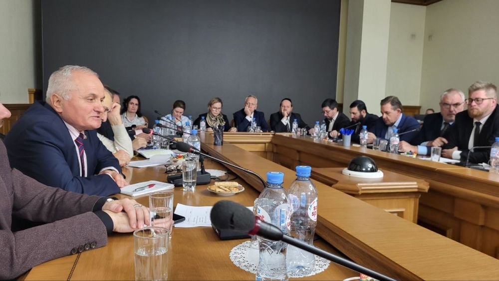 Крым уверенно идет вперёд, и всё более заметной становится роль «народной дипломатии» Крым уверенно идет вперёд, и всё более заметной становится роль «народной дипломатии»