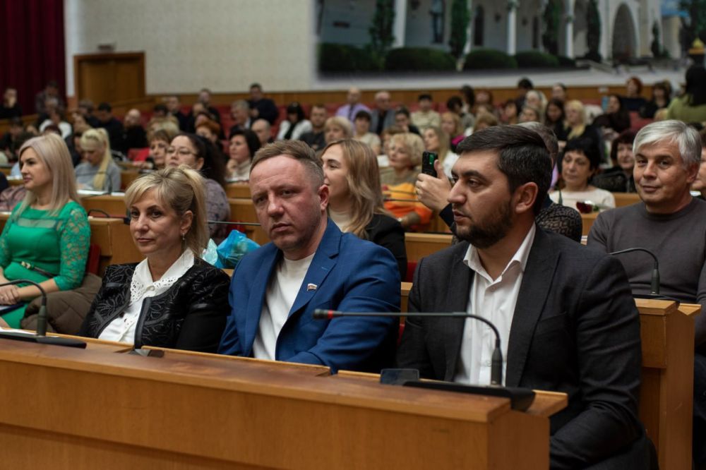 24 декабря в крымской столице состоялось праздничное предновогоднее мероприятие для членов территориальных и участковых избирательных комиссий 24 декабря в крымской столице состоялось праздничное предновогоднее мероприятие для членов территориальных и участковых избирательных комиссий
