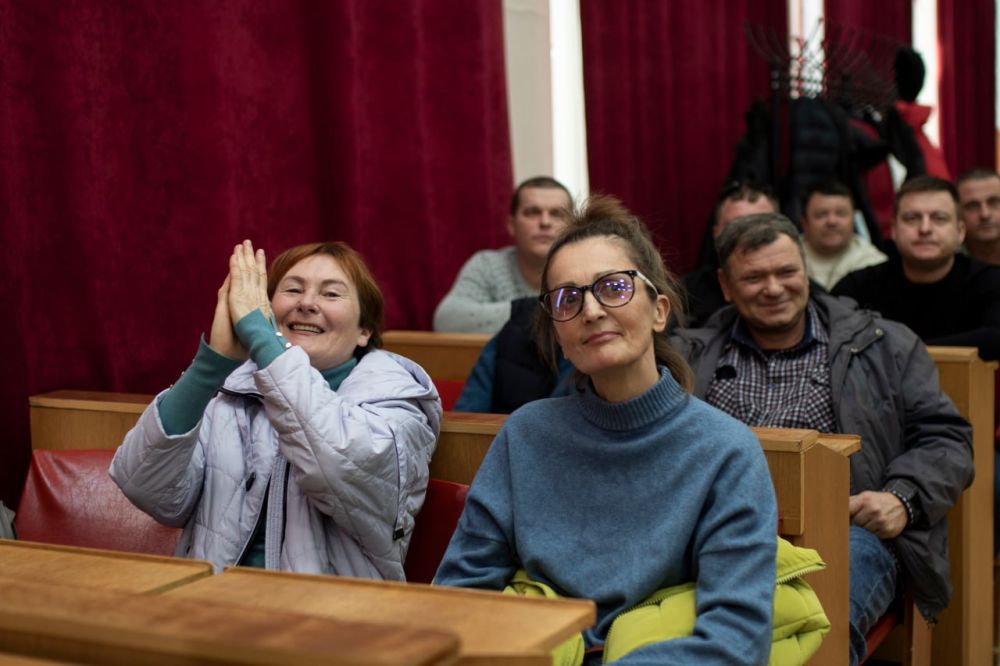 В администрации крымской столицы состоялся новогодний концерт для представителей муниципальных бюджетных учреждений города Симферополя В администрации крымской столицы состоялся новогодний концерт для представителей муниципальных бюджетных учреждений города Симферополя